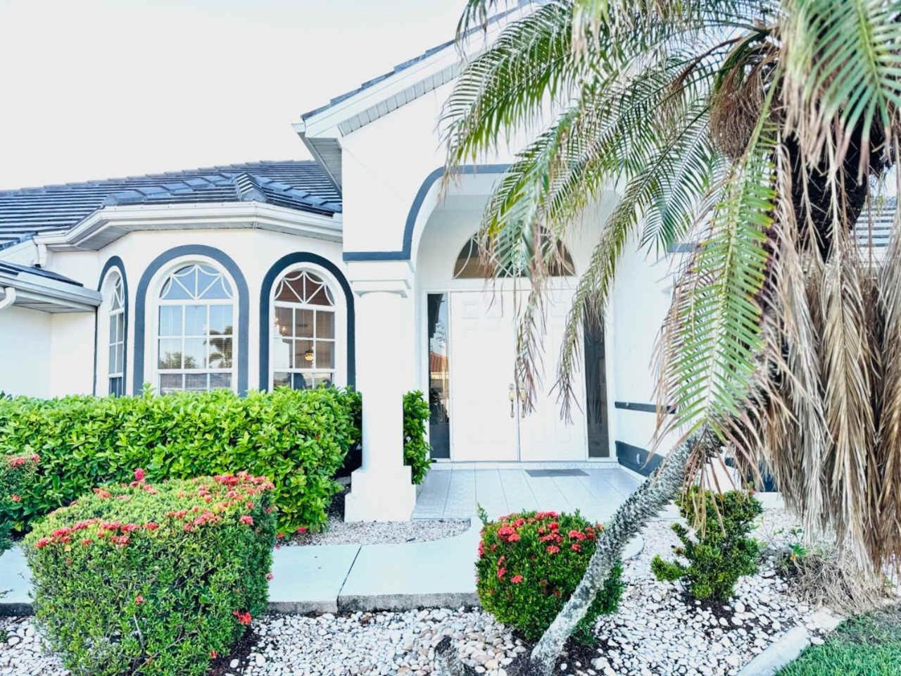 Holiday home Free Heatedpool On Sailboataccesscanal Boat Lift *