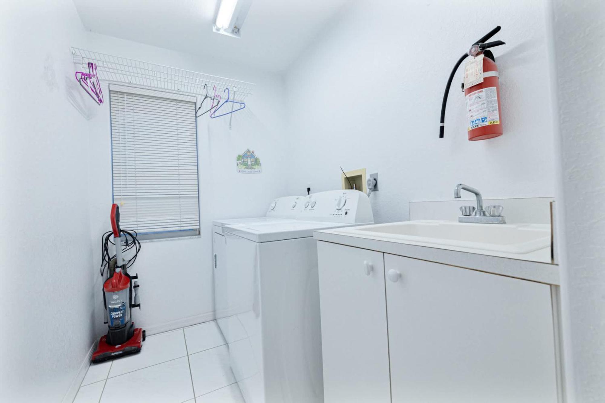 Free Heatedpool On Sailboataccesscanal Boat Lift Holiday home Cape Coral