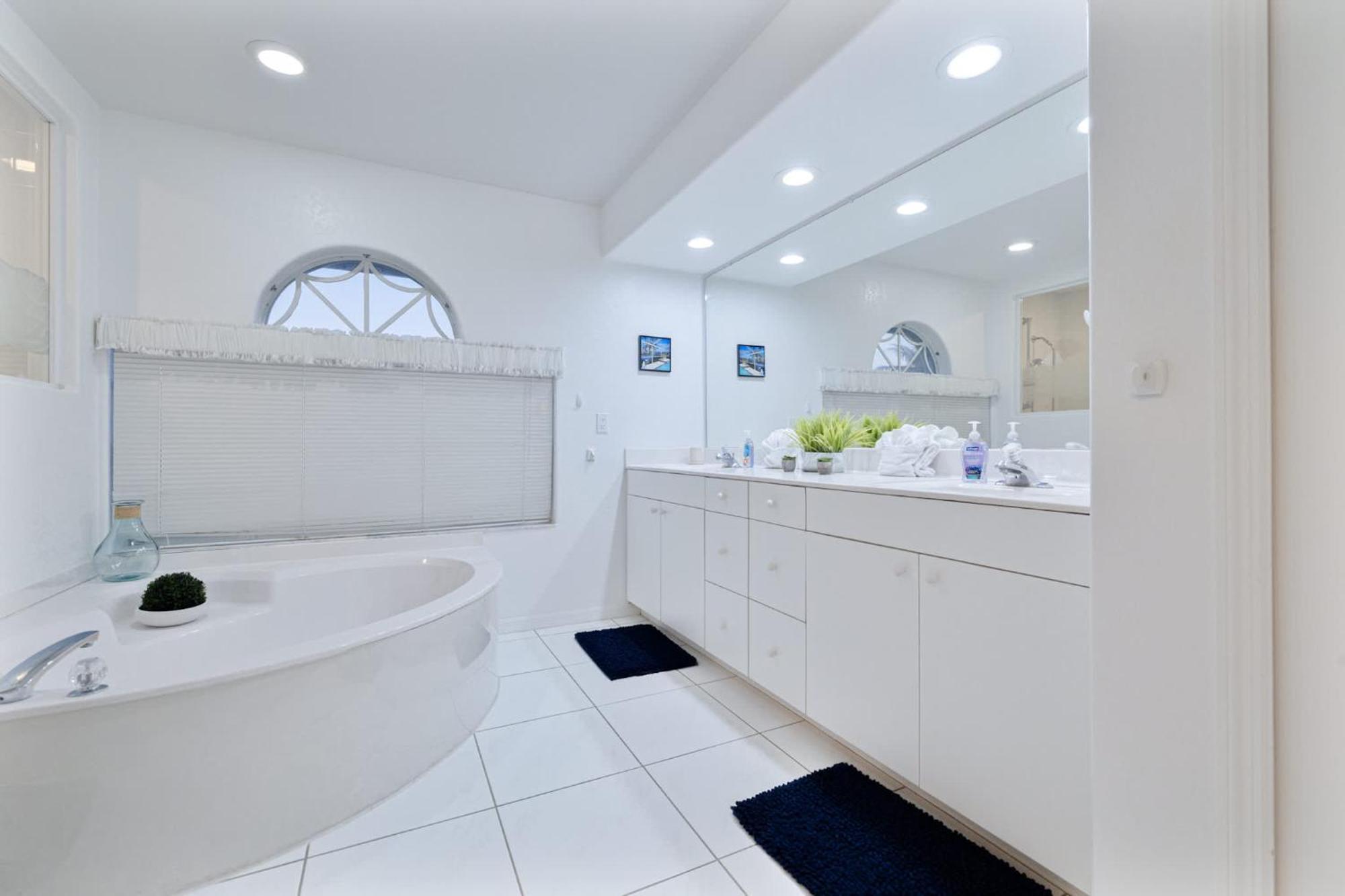 Free Heatedpool On Sailboataccesscanal Boat Lift Cape Coral