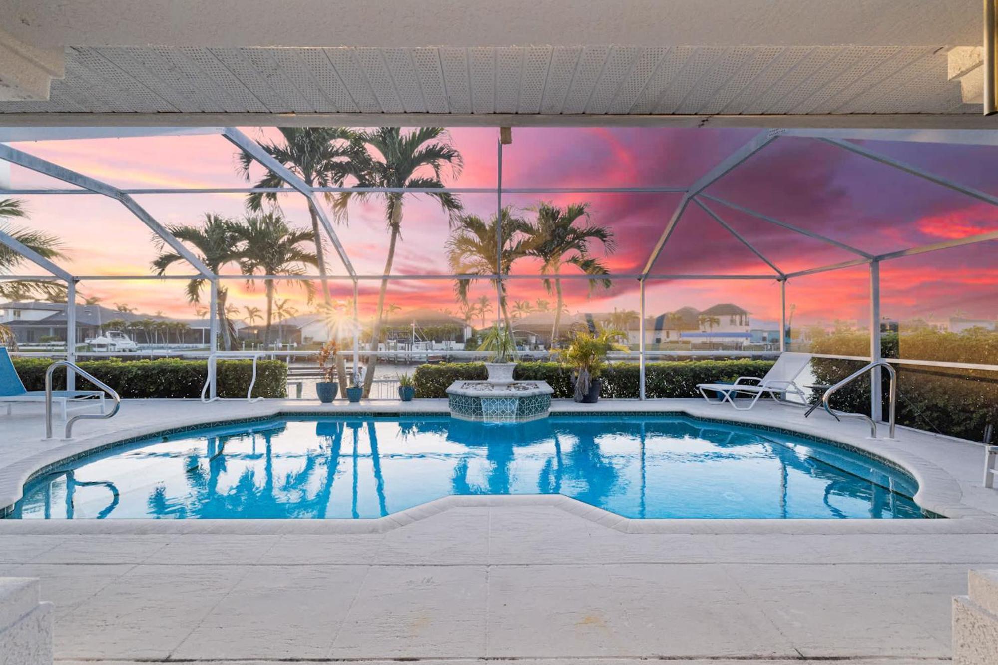 Holiday home Free Heatedpool On Sailboataccesscanal Boat Lift