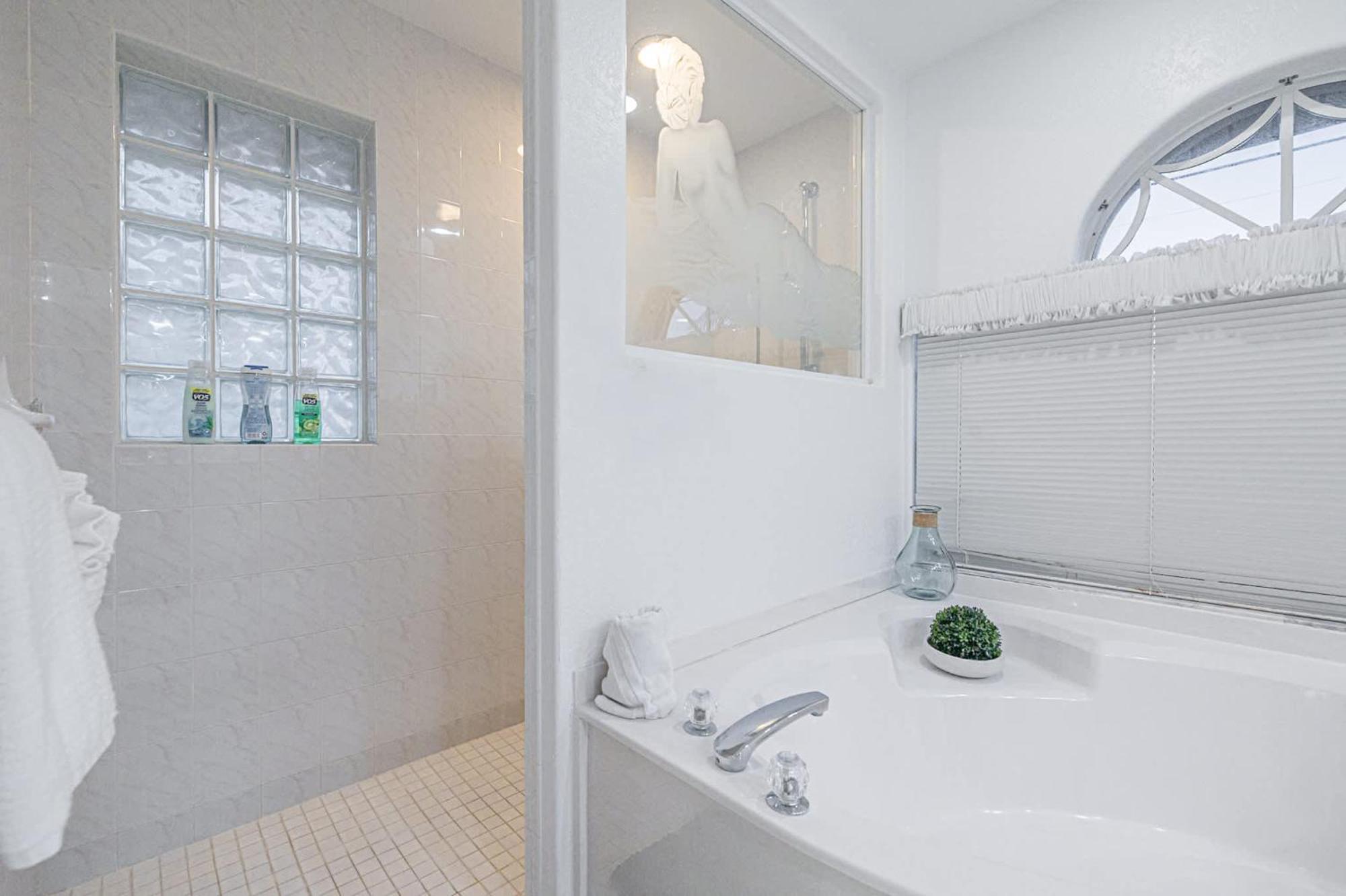 Free Heatedpool On Sailboataccesscanal Boat Lift Cape Coral