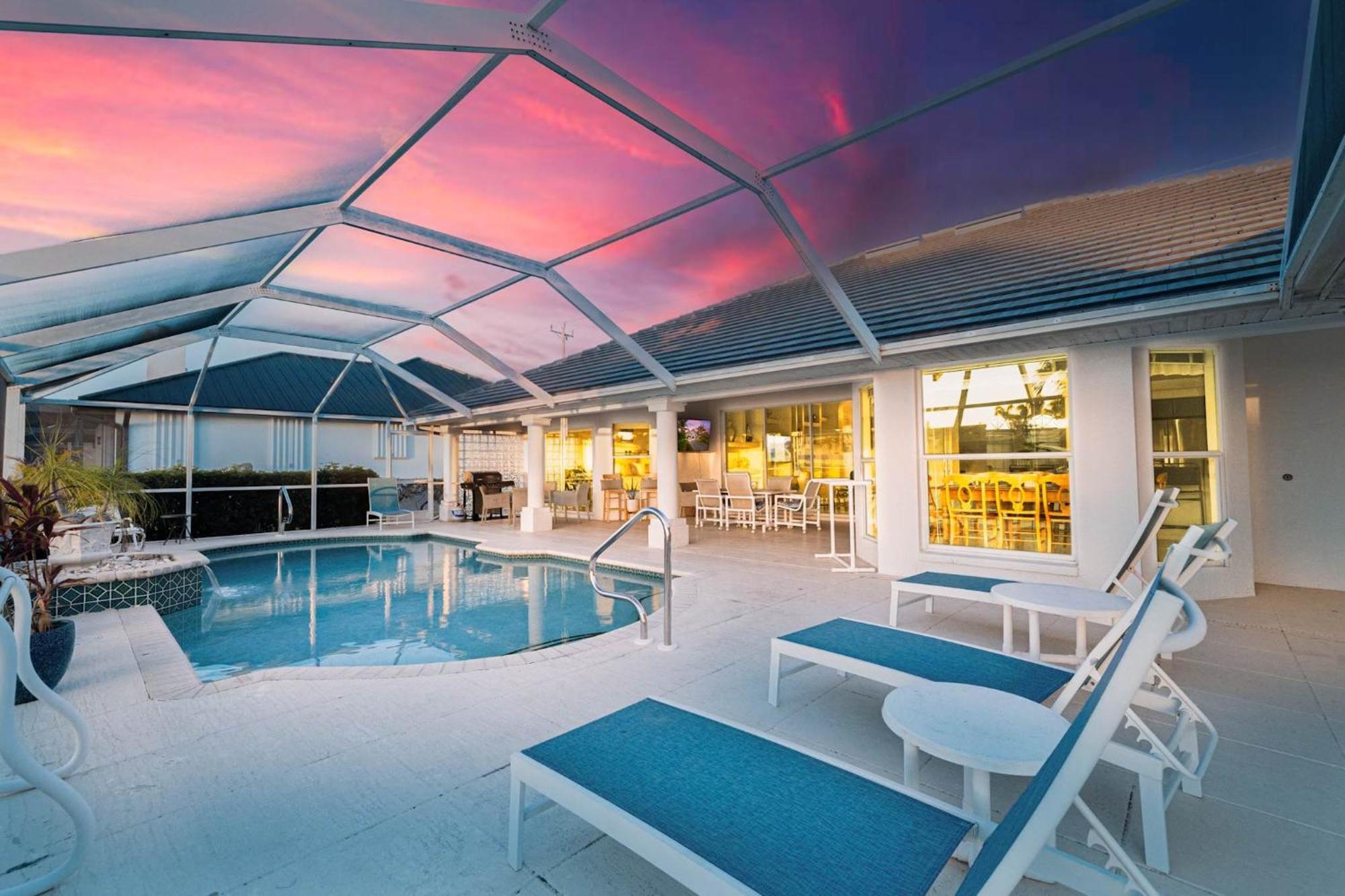 Free Heatedpool On Sailboataccesscanal Boat Lift *